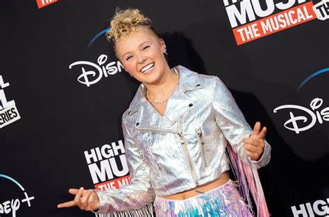 jojo siwa tits|JoJo Siwa Explains Her Controversial Bulge Photoshoot, Insists。